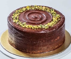 Yoğun Çikolatalı ve Bütün Fıstıklı Pasta 2-3 Kişilik